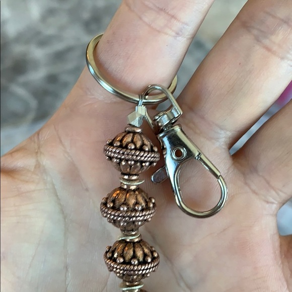 Handmade metal beaded keychain - Picture 6 of 9